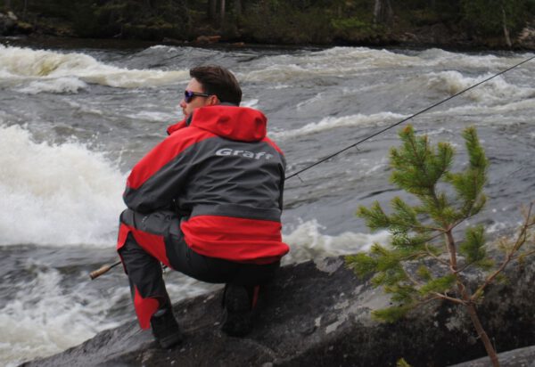 631-1-1MannsitzendRückenansichtRotbearbeitetC_0097